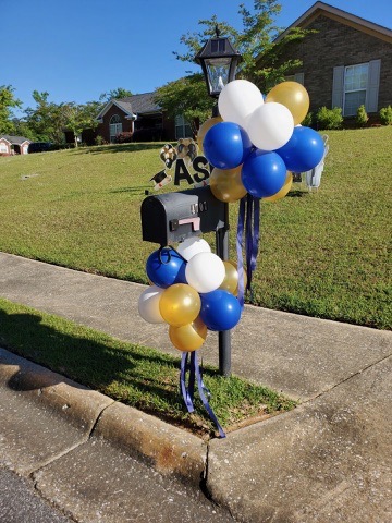 Blue, white and gold balloon bouquet decorating a mailbox